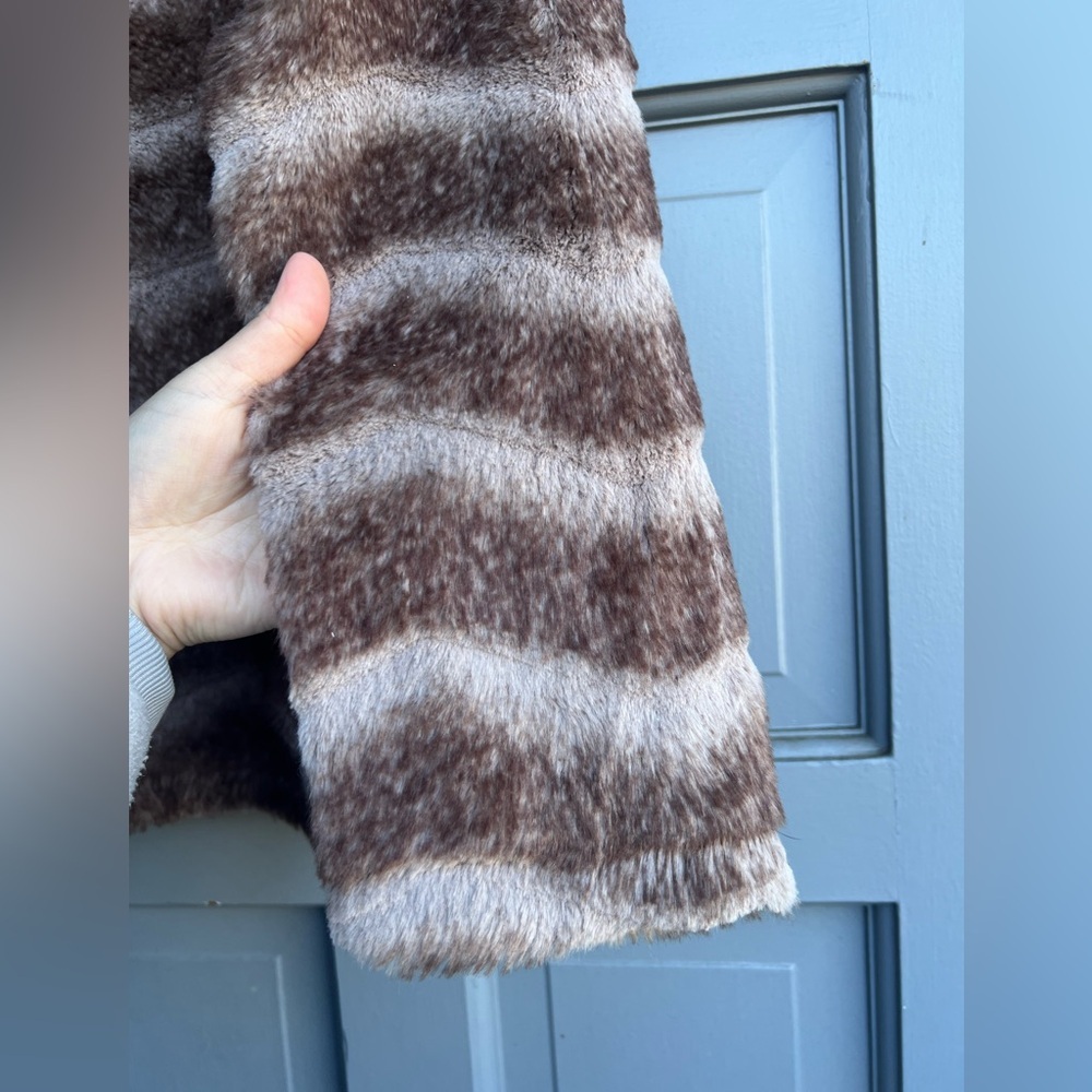 Dylan Tan Chevron stripe vintage drop shoulder pullover size S (faux fur) - Picture 3 of 13